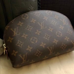 💯 Authentic Mono Cosmetic GM